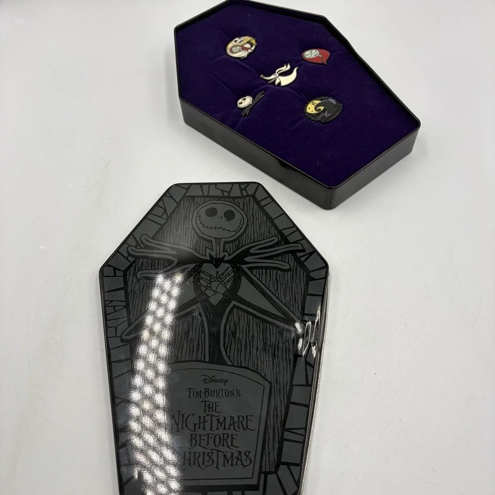 Disney The Nightmare Before Christmas Enamel 5 Pin Gift Set Coffin Tin Halloween